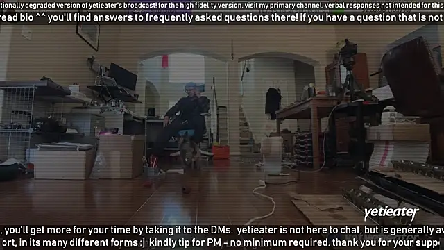 Snapshot of yetieater chatting on January 19, 9:55 pm yetieater online show from January 19, 9:55 pm