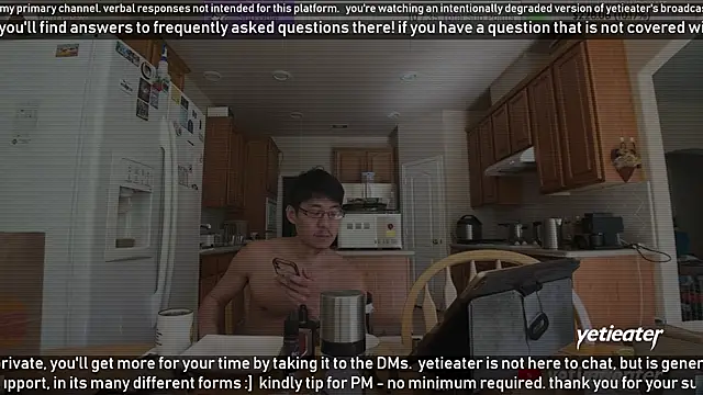 Snapshot of yetieater chatting on February 1, 5:58 pm yetieater online show from February 1, 5:58 pm