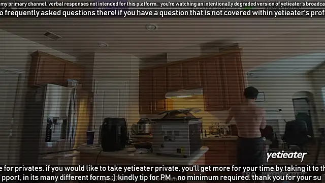 Snapshot of yetieater chatting on February 3, 6:39 pm yetieater online show from February 3, 6:39 pm