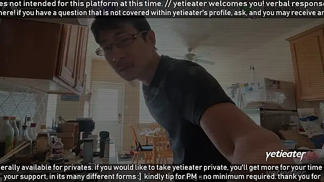 Snapshot of yetieater chatting on February 4, 6:58 pm yetieater online show from February 4, 6:58 pm