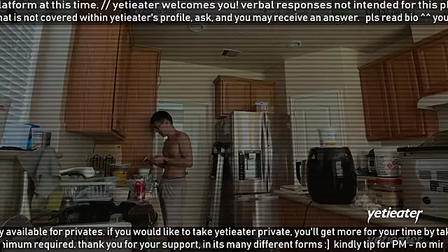 Snapshot of yetieater chatting on June 8, 4:07 pm yetieater online show from June 8, 4:07 pm
