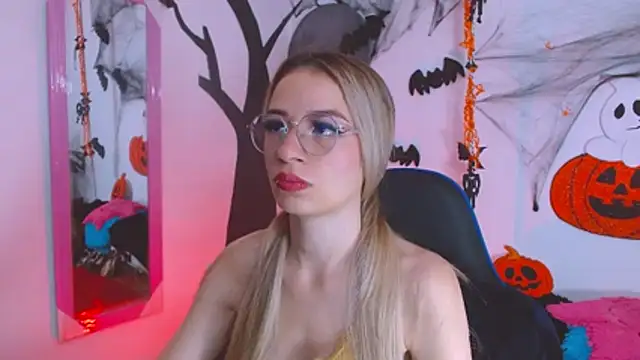 Snapshot of hannah_026 chatting on October 28, 10:41 am hannah 026 online show from October 28, 10:41 am