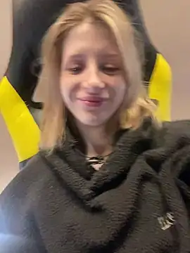 Snapshot of amorearte_m chatting on March 2, 11:07 am amorearte m online show from March 2, 11:07 am