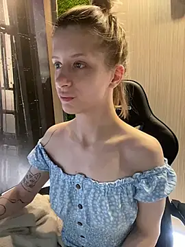 Snapshot of amorearte_m chatting on March 14, 12:10 am amorearte m online show from March 14, 12:10 am