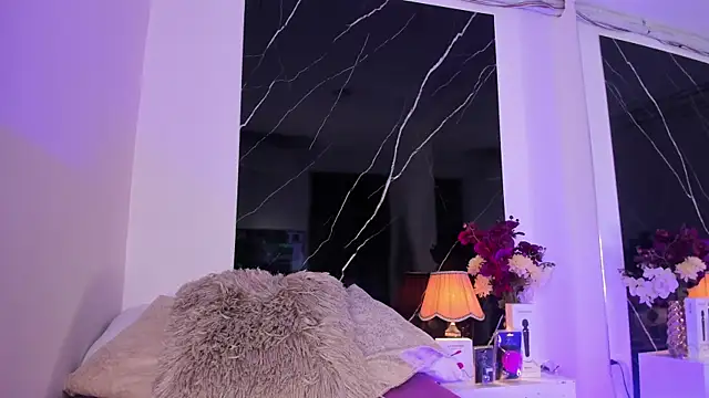 Snapshot of ArianaaGrace chatting on February 6, 7:50 pm ArianaaGrace online show from February 6, 7:50 pm