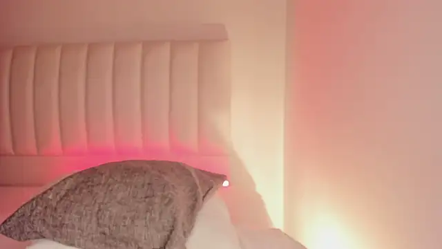 Snapshot of Hannahx__ chatting on October 19, 3:45 pm Hannahx online show from October 19, 3:45 pm