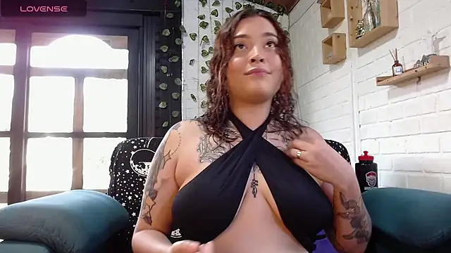 LiraSonnett online show from November 22, 9:03 pm