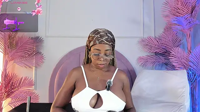 Hanaahquinn online show from April 4, 11:40 am