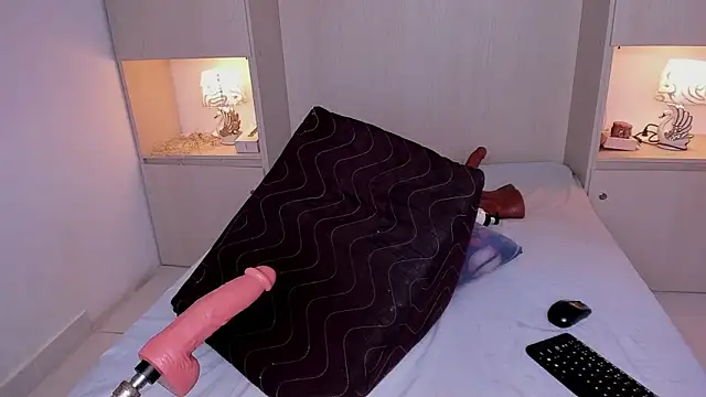 BeverlySteel online show from April 17, 8:23 pm