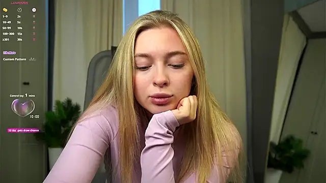 christie luv online show from December 4, 1:09 pm