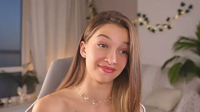 UdelaHathorne online show from September 12, 4:18 pm