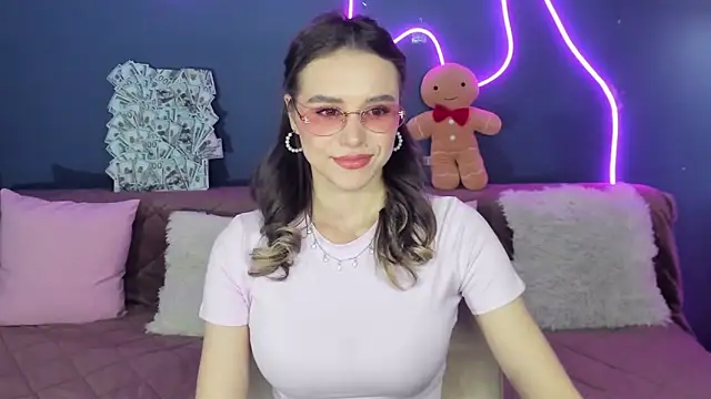 EmelyMason online show from March 21, 8:30 am