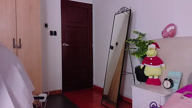 SaritaBratz online show from December 18, 10:38 pm