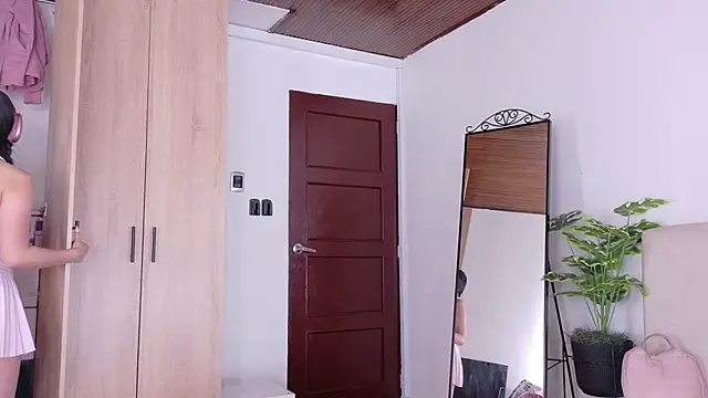 SaritaBratz online show from March 2, 8:48 pm