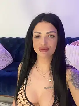 Snapshot of IrisRossie chatting on May 9, 5:01 am IrisRossie online show from May 9, 5:01 am