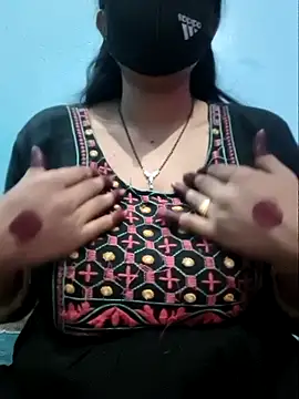 Sexyradha  online show from April 14, 5:52 pm