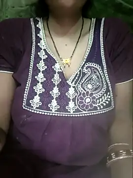 Snapshot of Sexyradha_ chatting on April 21, 10:45 pm Sexyradha online show from April 21, 10:45 pm