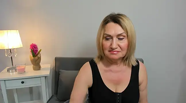 IsabellaSexyMilf online show from March 12, 7:28 pm