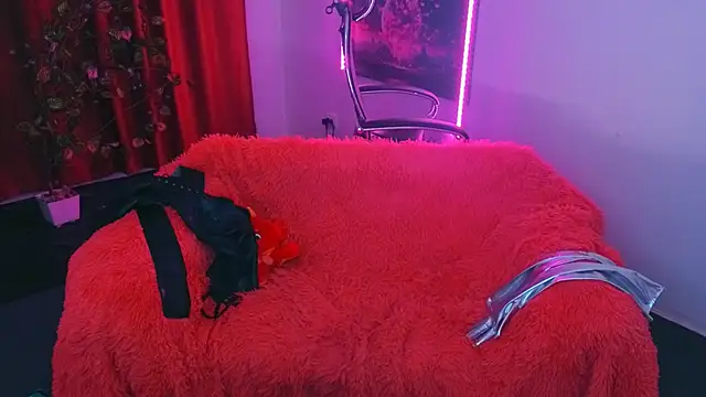 Snapshot of Miss_Alice_Silver chatting on June 5, 8:47 pm Miss Alice Silver online show from June 5, 8:47 pm