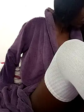 Snapshot of Missvixen81 chatting on October 31, 4:13 am Missvixen81 online show from October 31, 4:13 am