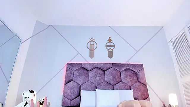 aurora collinss  online show from January 13, 12:54 pm