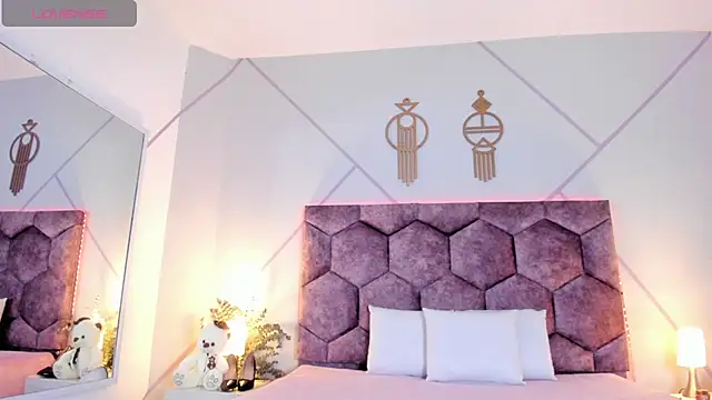 aurora collinss  online show from February 14, 12:46 pm