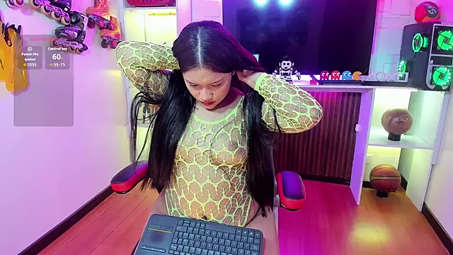 i am karoll online show from February 6, 7:06 pm