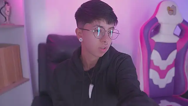 tommy blue online show from October 10, 8:30 pm