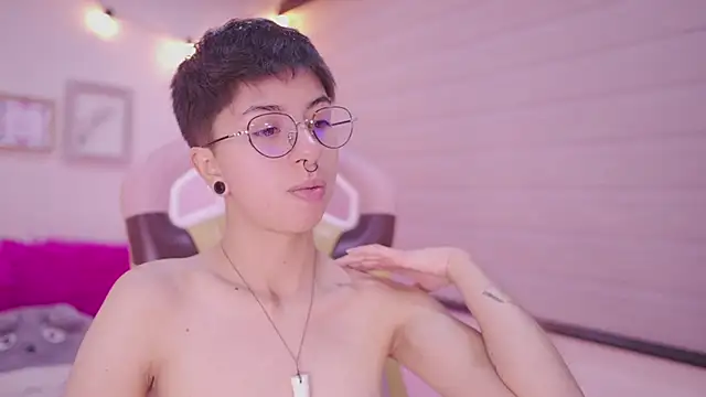 tommy blue online show from April 11, 1:54 am