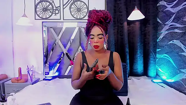 CandyMartinez  online show from April 17, 7:50 pm