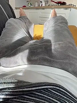 Snapshot of ategurl192 chatting on April 3, 6:11 am ategurl192 online show from April 3, 6:11 am