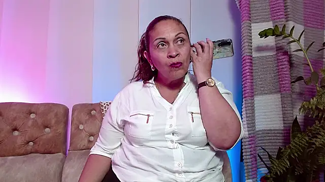 Snapshot of scarlettbooty chatting on February 24, 1:58 am scarlettbooty online show from February 24, 1:58 am