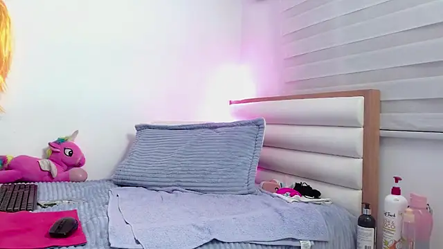 Snapshot of scarlettbooty chatting on March 1, 10:17 am scarlettbooty online show from March 1, 10:17 am