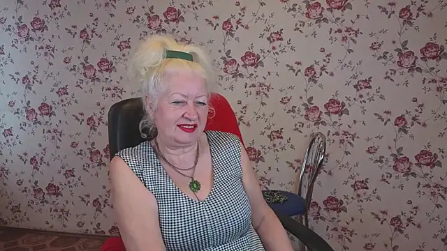 Snapshot of Maya_Mayflower chatting on October 9, 4:10 am Maya Mayflower online show from October 9, 4:10 am