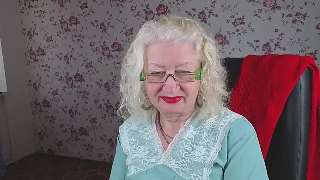 Snapshot of Maya_Mayflower chatting on October 10, 4:11 am Maya Mayflower online show from October 10, 4:11 am