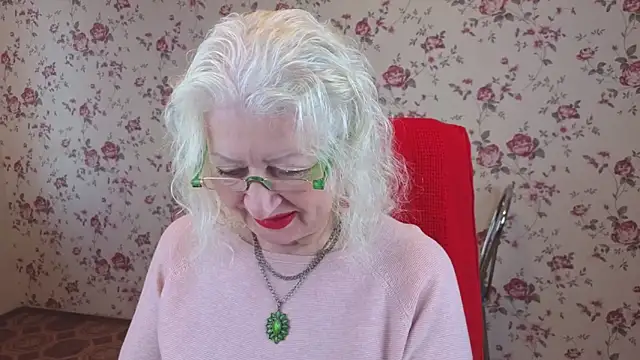 Snapshot of Maya_Mayflower chatting on October 25, 4:09 am Maya Mayflower online show from October 25, 4:09 am