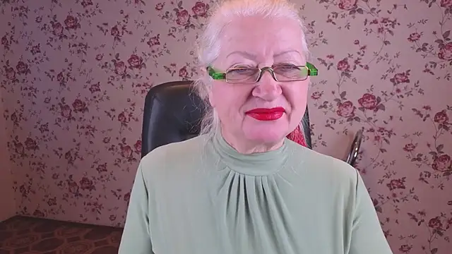 Snapshot of Maya_Mayflower chatting on October 26, 4:07 am Maya Mayflower online show from October 26, 4:07 am