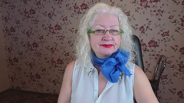 Snapshot of Maya_Mayflower chatting on November 10, 4:11 am Maya Mayflower online show from November 10, 4:11 am