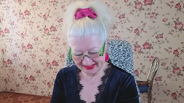 Snapshot of Maya_Mayflower chatting on November 15, 5:38 am Maya Mayflower online show from November 15, 5:38 am