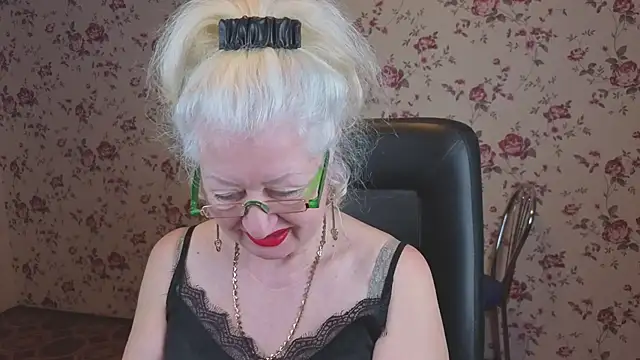 Snapshot of Maya_Mayflower chatting on January 17, 3:11 am Maya Mayflower online show from January 17, 3:11 am