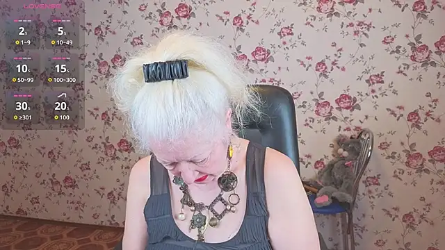 Snapshot of Maya_Mayflower chatting on February 6, 3:22 am Maya Mayflower online show from February 6, 3:22 am