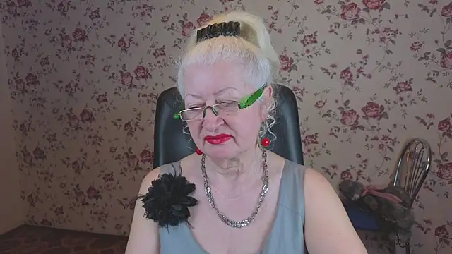 Snapshot of Maya_Mayflower chatting on February 20, 2:41 am Maya Mayflower online show from February 20, 2:41 am