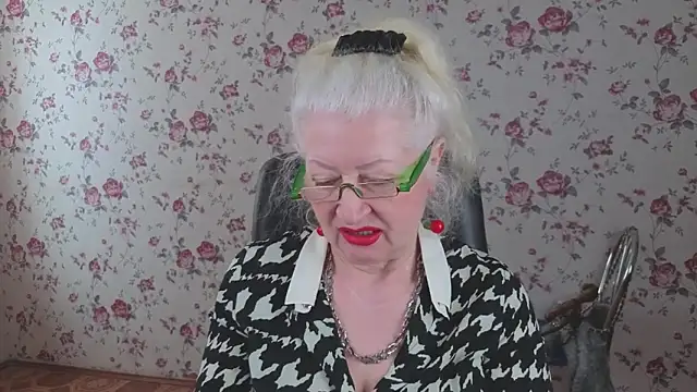 Snapshot of Maya_Mayflower chatting on March 2, 7:15 am Maya Mayflower online show from March 2, 7:15 am