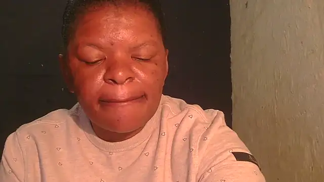 Snapshot of ebony_rose11 chatting on October 30, 5:24 pm ebony rose11 online show from October 30, 5:24 pm