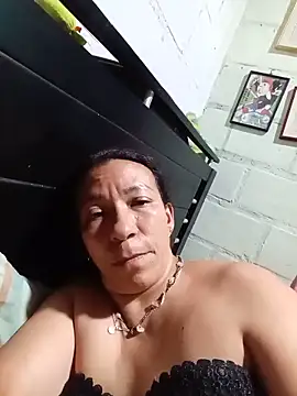 Snapshot of Antonela45 chatting on June 19, 12:48 am Antonela45 online show from June 19, 12:48 am