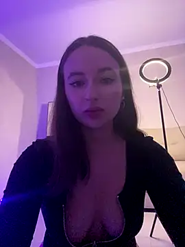 AlisaQSky online show from October 12, 5:45 pm