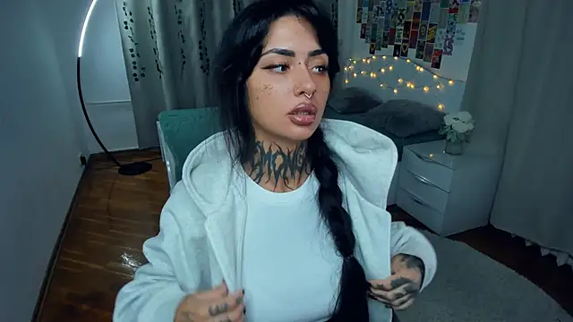 CharimgSabrina online show from October 20, 6:25 am