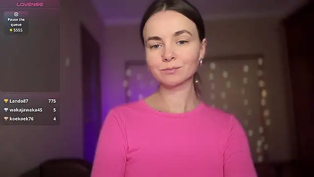 Snapshot of lanaloulou chatting on September 30, 2:27 am lanaloulou online show from September 30, 2:27 am