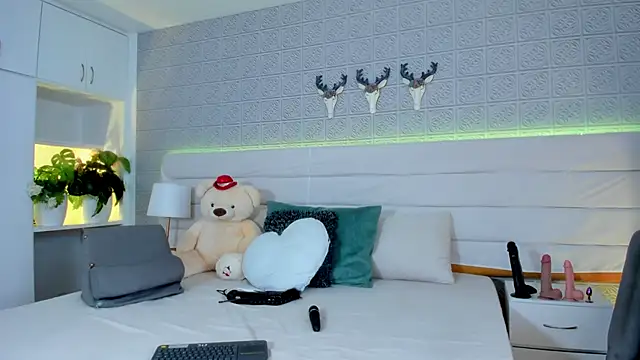 LeilaHiuston online show from February 16, 7:54 pm