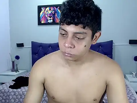 Alejandroo 22 online show from October 3, 1:30 pm